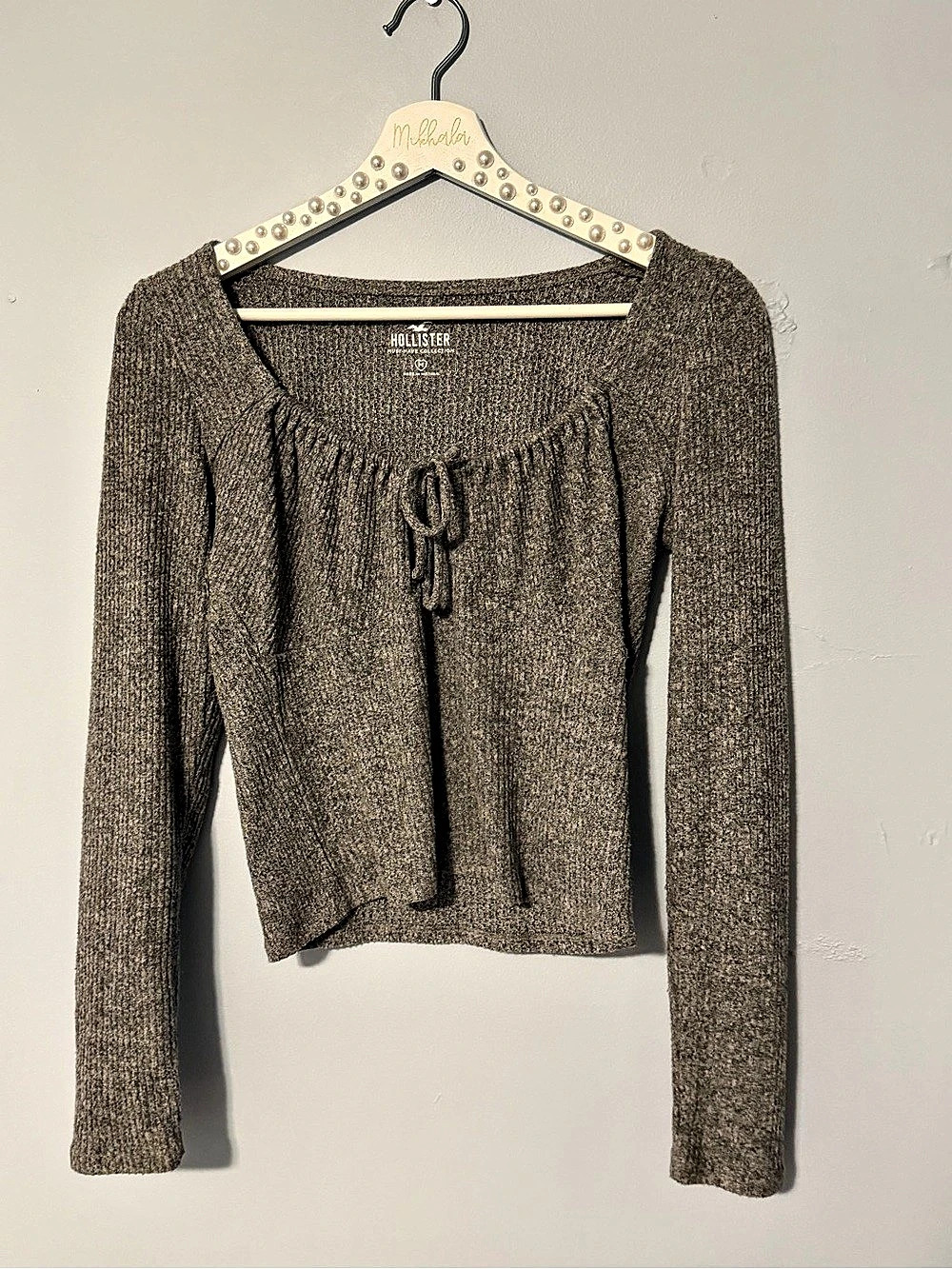 Hollister Ribbed Tie-Front Long Sleeve Gray Top in Medium